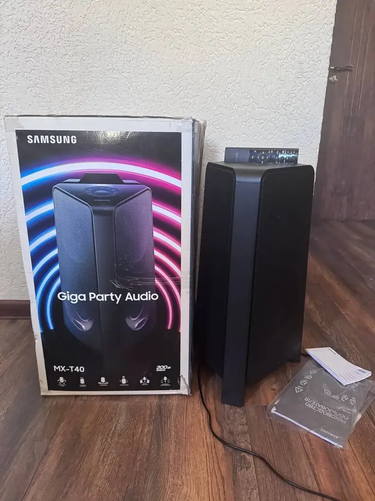 Мощная колонка Samsung Giga Party Audio Модель MX-T40 300Вт чистого красивого звука, состояние ново…