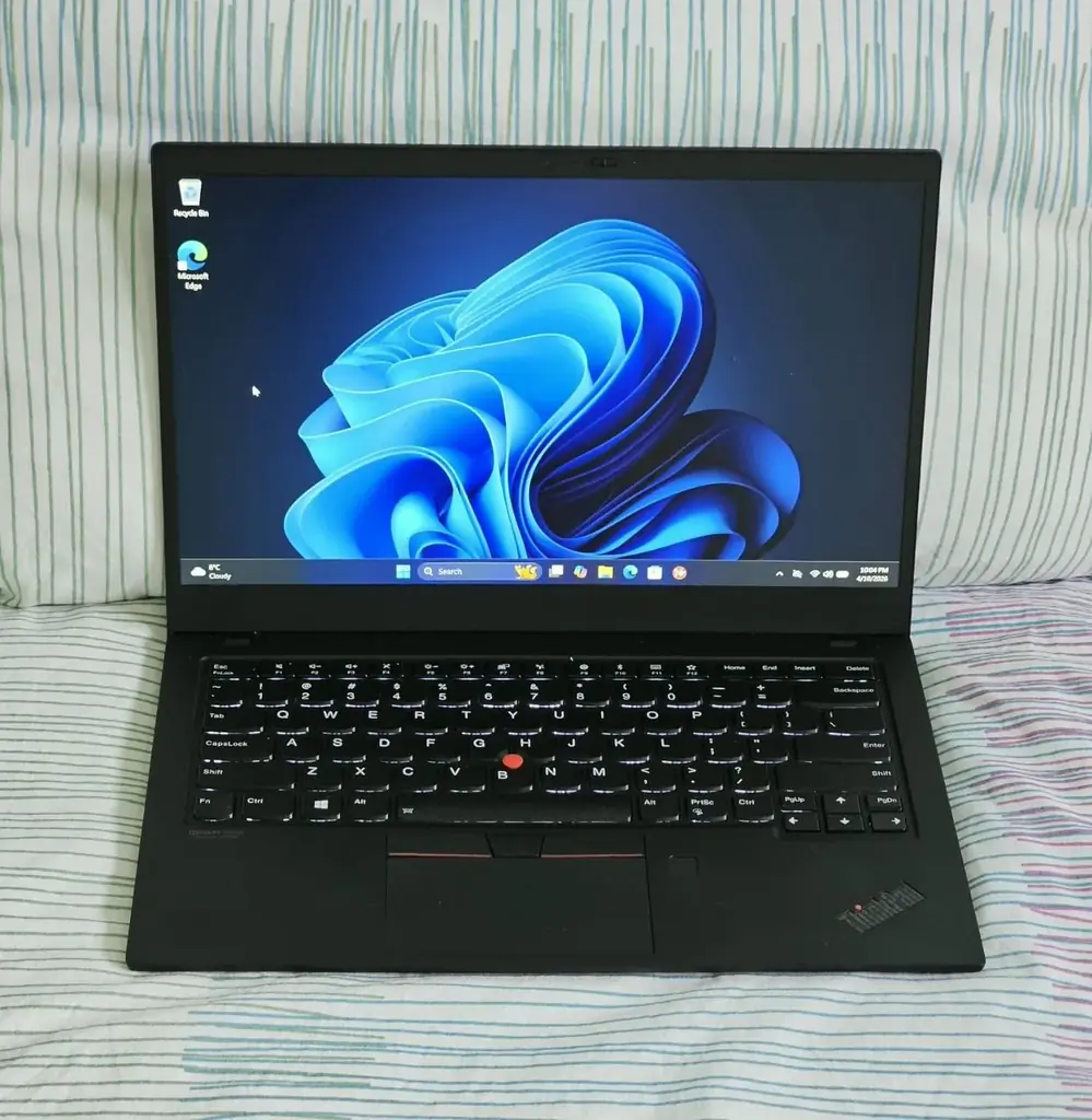 Продам бизнес-ноутбук LENOVO X1 Carbon 7th Gen i7-8665U 16GB RAM 512GB M.2 NVME SSD