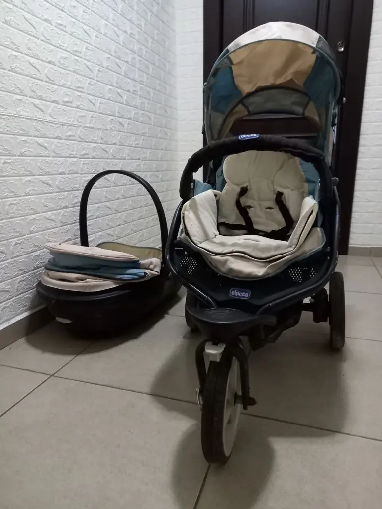 Продается коляска 3 в 1 Чикко (Chicco). Автокресло + люлька (ставится вместо коляски) + коляска для…
