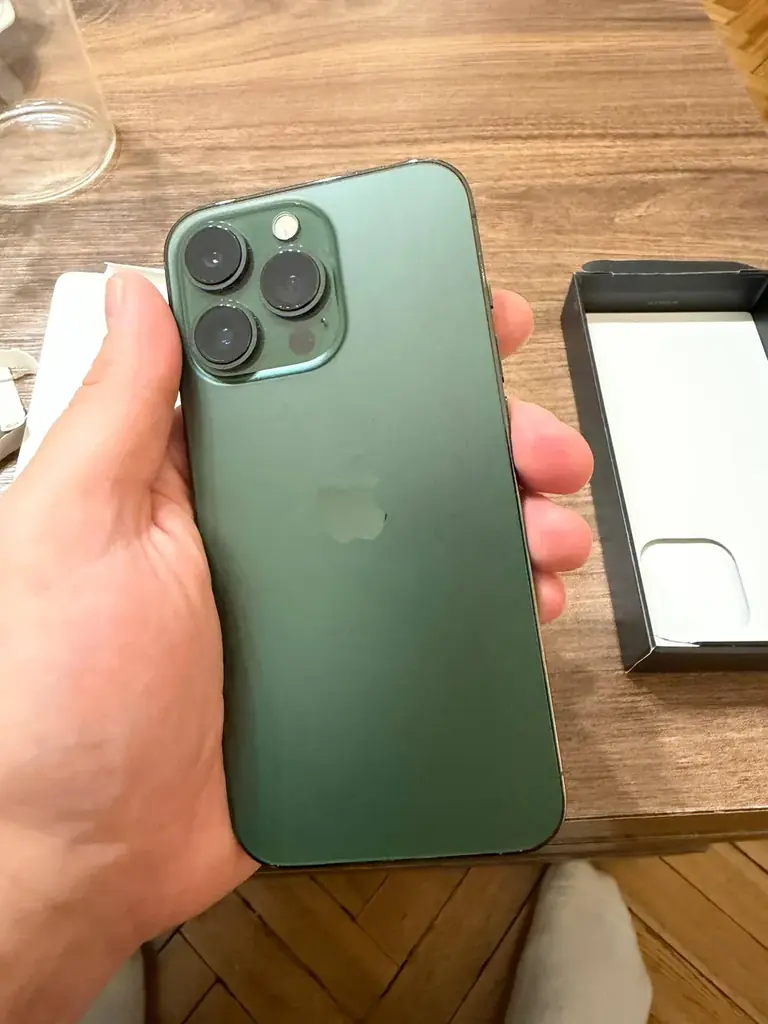 iPhone 13 pro на 128 гб. Недавно в ASAP поменял батарейку, отлично работает. У меня с момента выход…