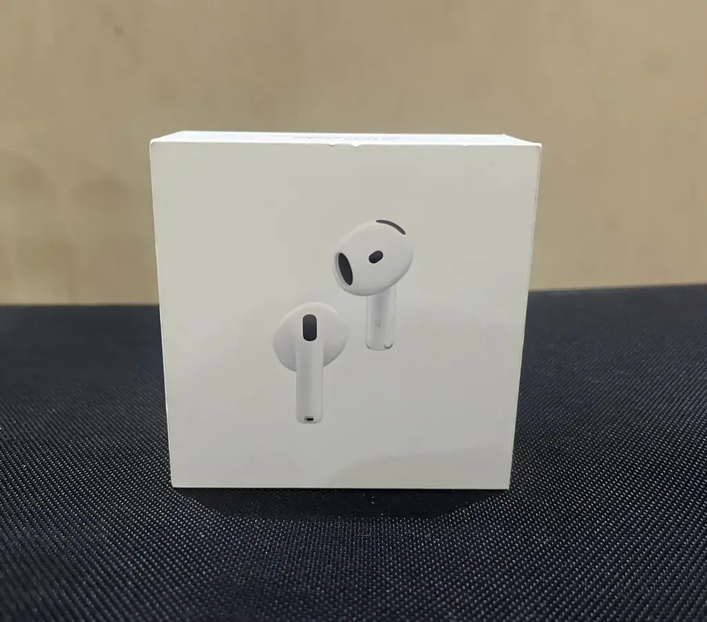 Продам оригинальные Apple AirPods 4 (Active Noise Cancellation).