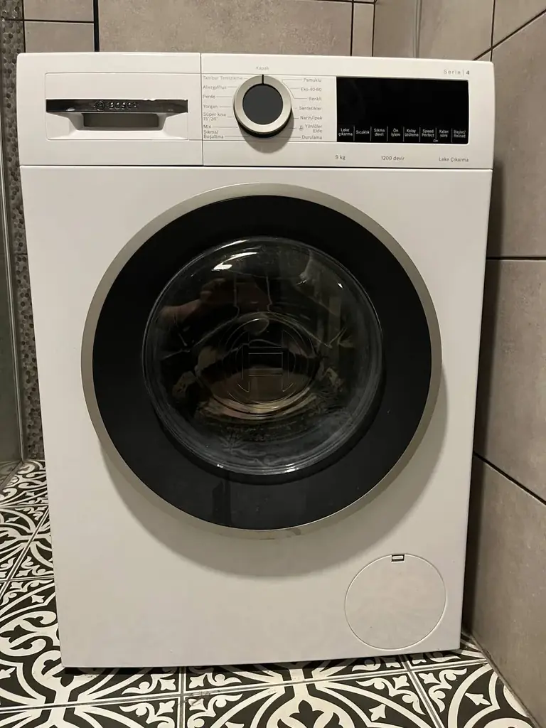 Продаю стиральную машину Bosch WGA142X1TR (9 кг, 1200 об/мин)