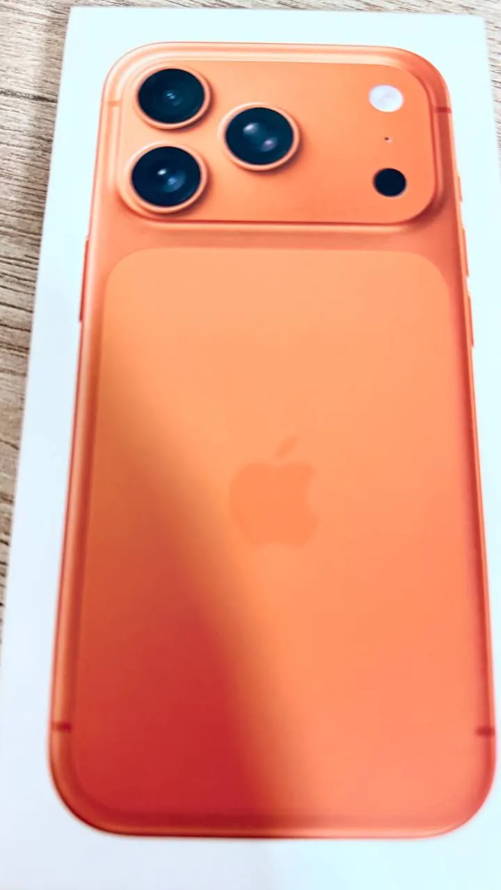 Продам iPhone 17 Pro 512 ГБ — оранжевый (новый) 📱✨