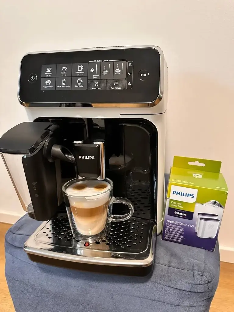Продам кофемашину Philips LatteGo 3200 в состоянии новой! Очень вкусный кофе, латте, капучино! Рабо…