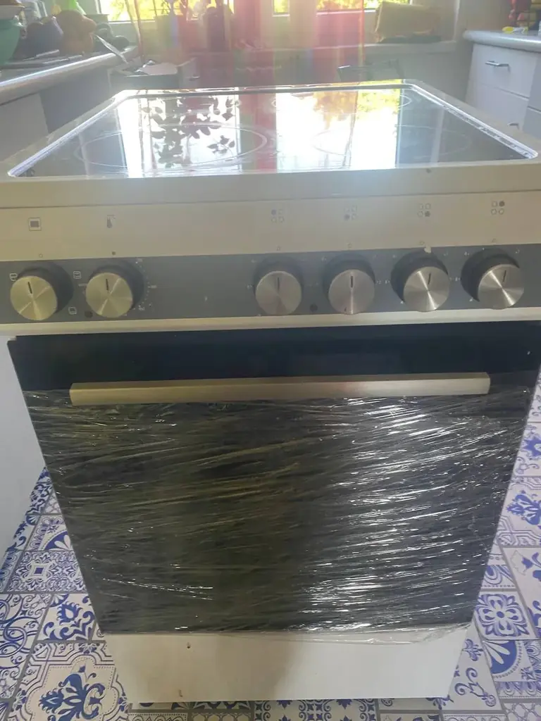 Продам электроплиту в хорошем состоянии 180€