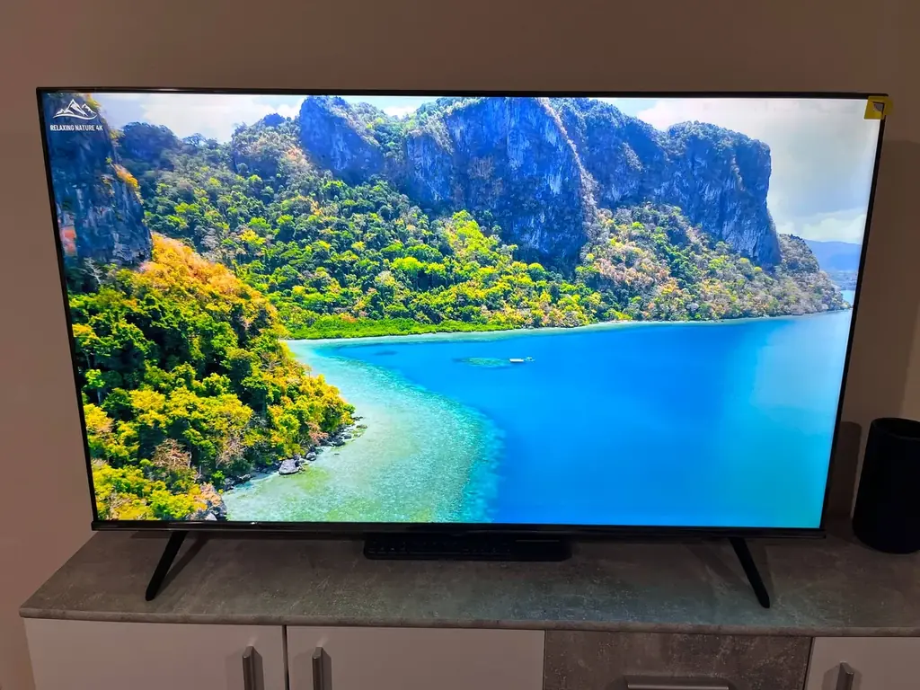 Hisense 55 дюймов, 139 см, картинка 4k, в пользовании месяцев 5, пленку даже не отклеили, есть так …