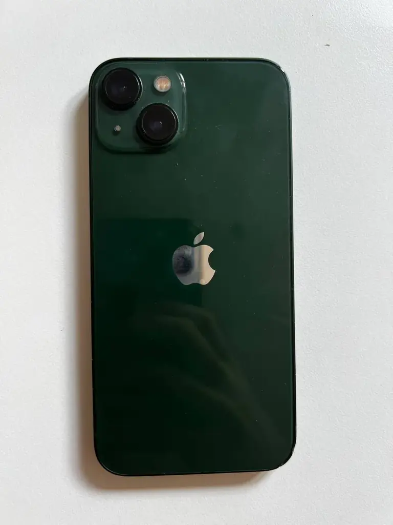 Продам iPhone 13 — 200 €, торг. Аккумулятор — 77%. Ни разу не разбирался, все детали оригинальные.