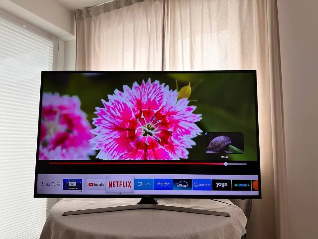 Продам современный телевизор Samsung 55 Zoll Smart TV 4K HDR