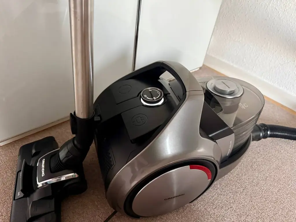 Пылесос Grundig бесшумный! Отличное состояние 90€ Кройцберг