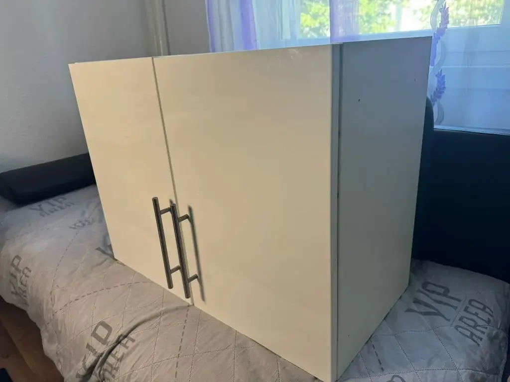 Продаётся два кухонных навесных шкафа (IKEA)