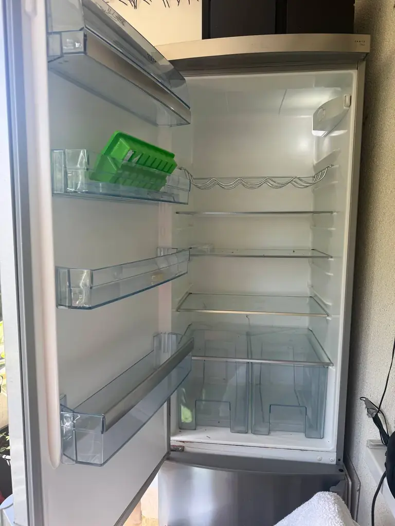 Продам холодильник AEG,