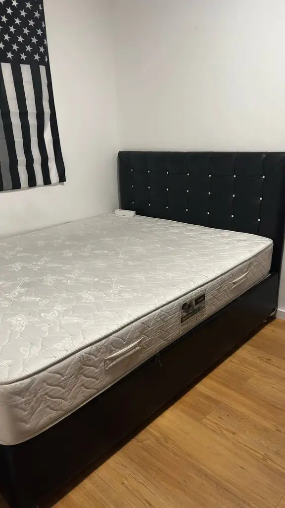Кровать без матраса 160x200 – 130€