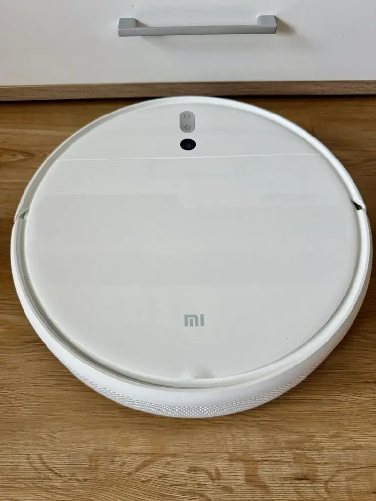 Продаю моющий робот-пылесос Xiaomi Mi Vacuume Mop в отличном состоянии. Очень мощный пылесос со вст…