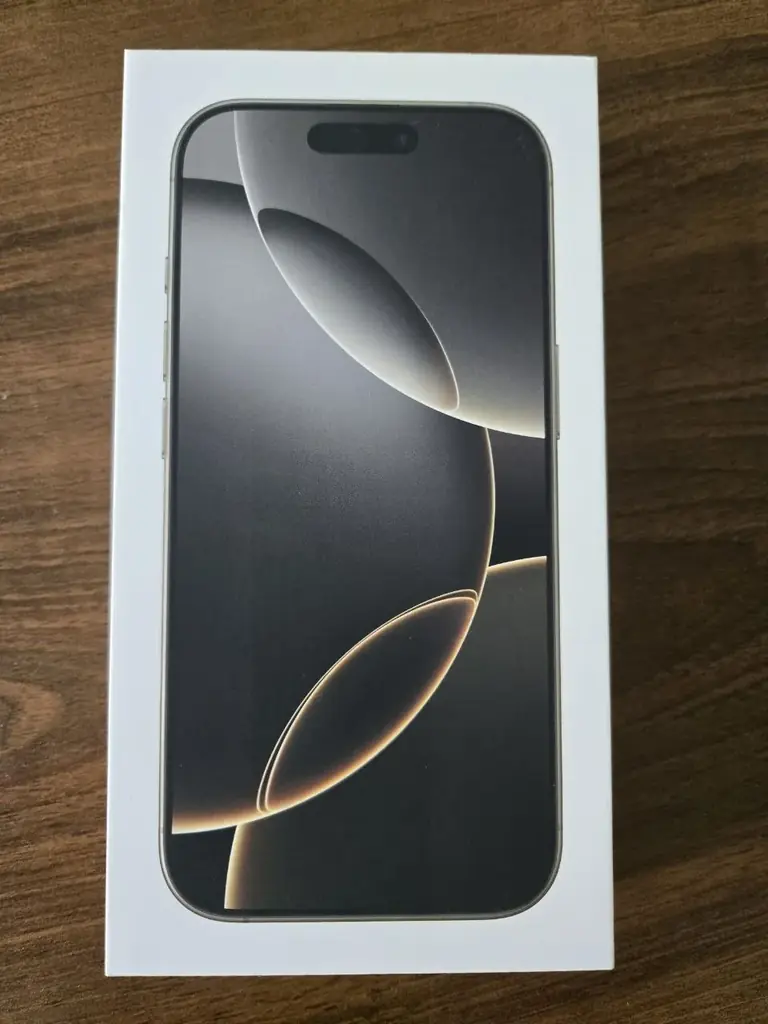 Продаю iPhone 16 Pro 256 GB в цвете Natural Titanium, UAE версия