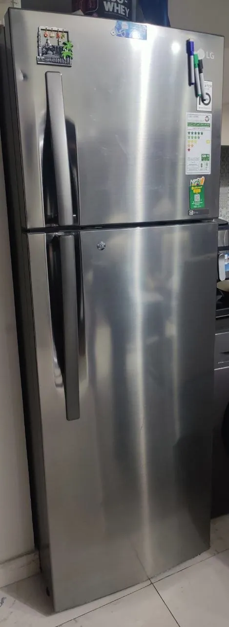 Холодильник LG (есть небольшой дефект, на фото видно) - 500 aed