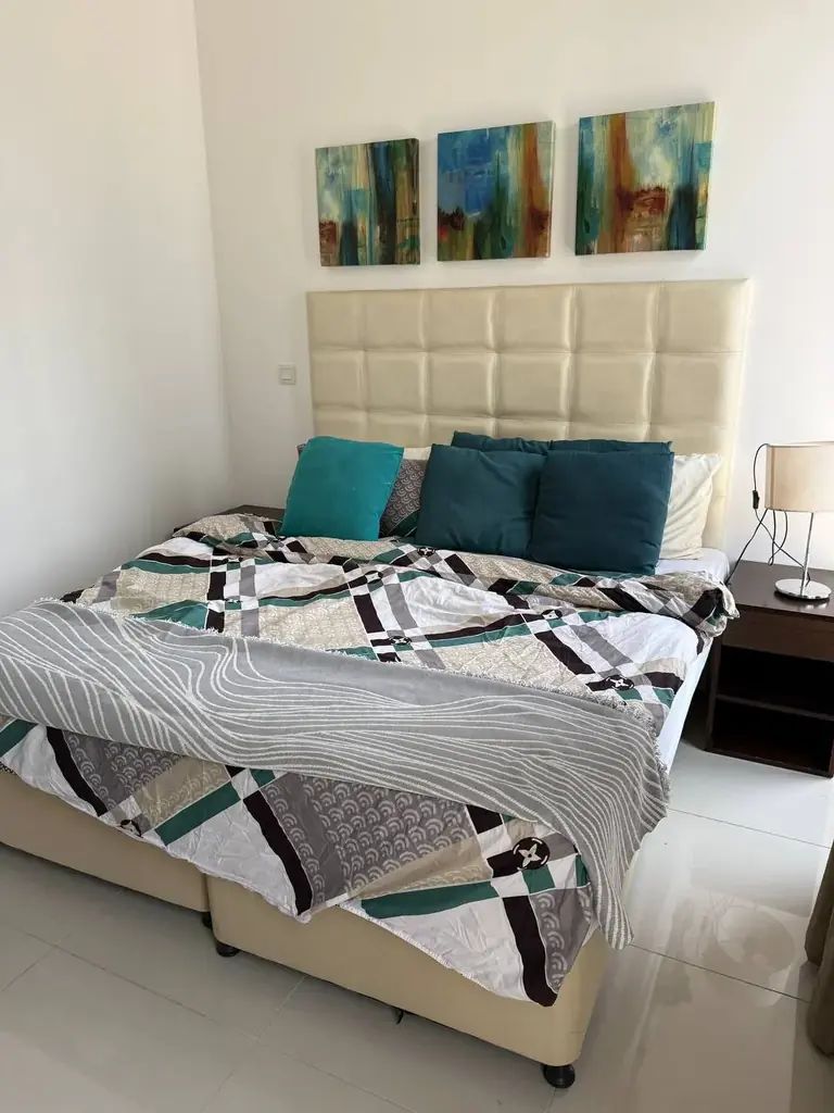 Продам кровать. 180 на 190. С матрасом. 300aed. Arian