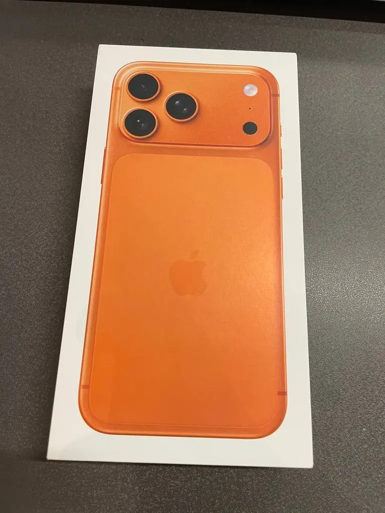 Продается Iphone 17 pro max 512 GB. Новый, в упаковке