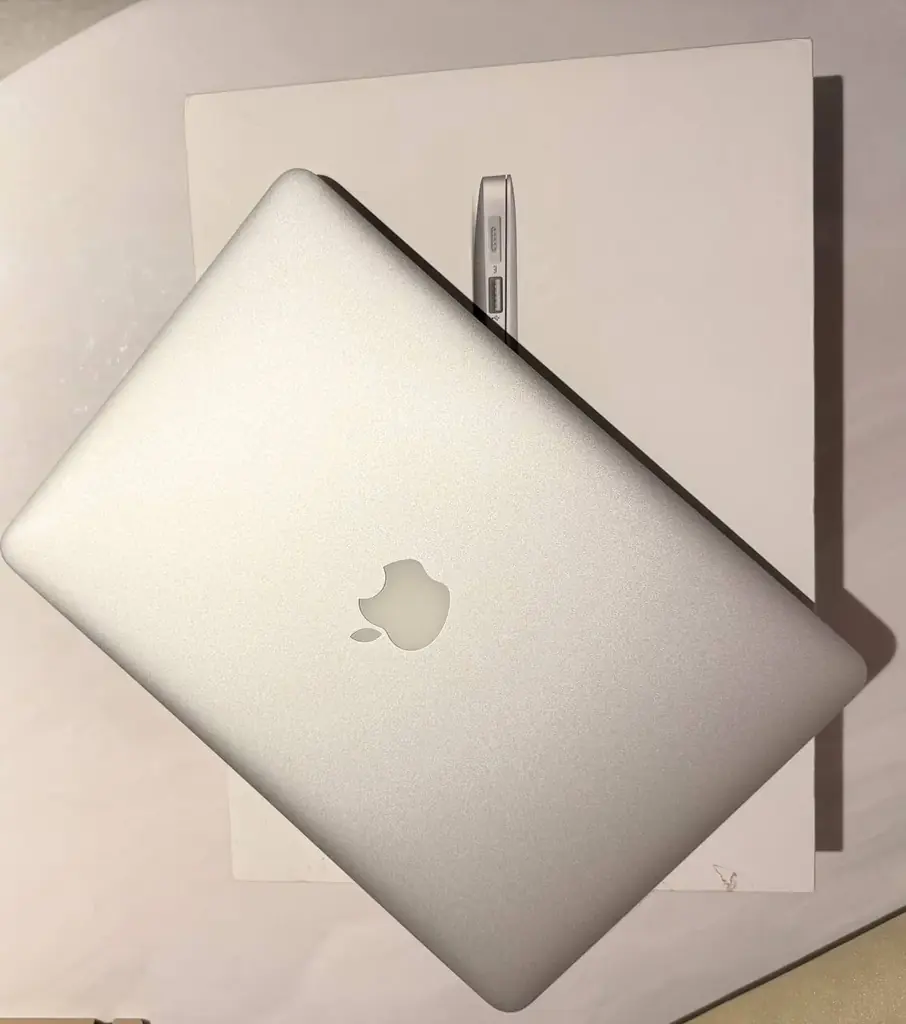 MacBook Air 2017 i5 128 GB в идеальном состоянии,пользовалась мало лежит без дела. Оригинальная кор…