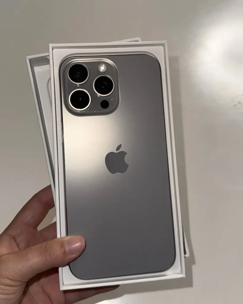 Продам iPhone 15 Pro Max 512 GB