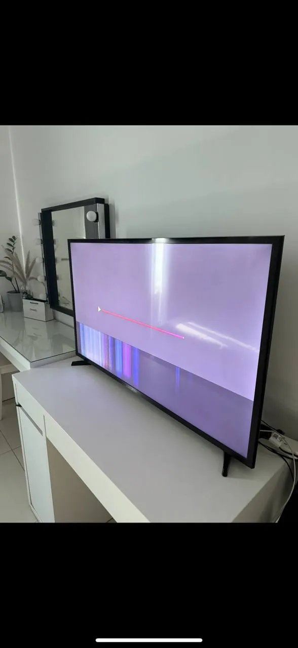 Продам телевизор SUMSUNG smart TV 43’ (ему 2 года), поехала матрица (ремонт стоит 400-500 дирхам)