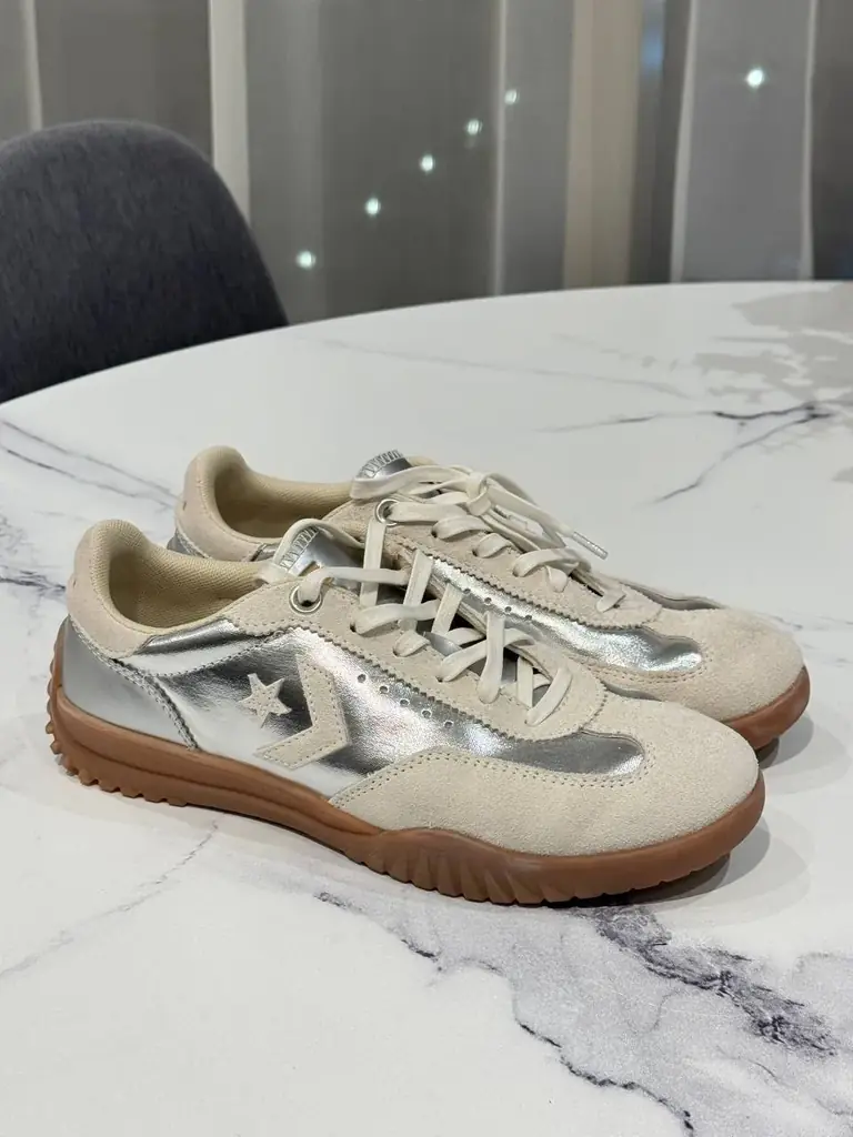 Converse, оригинал, брала на Level shoes. Кожа.
