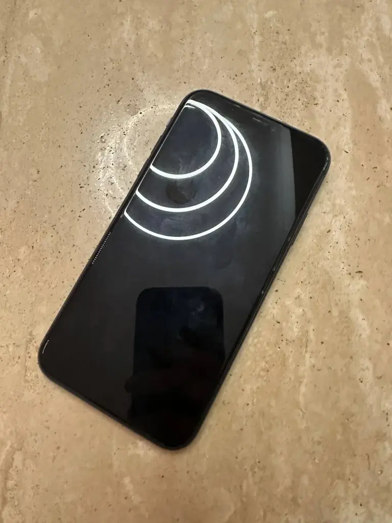 📱 iPhone 11