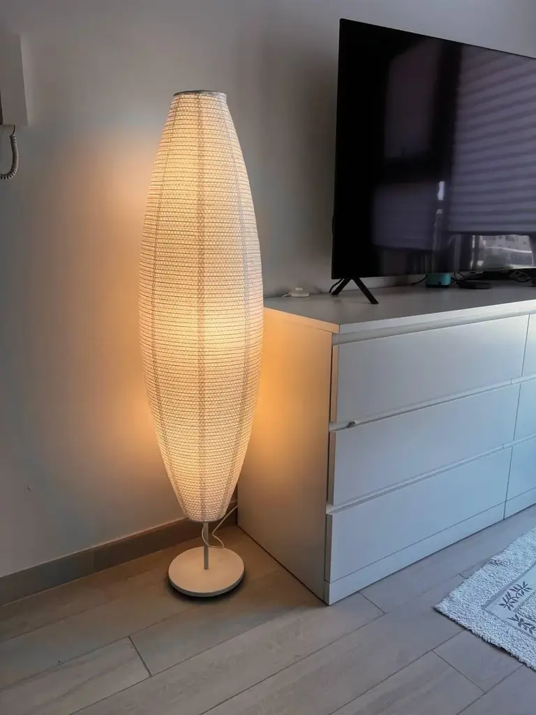 Стол, 2 стула с подушками, обувница, вазы, всё IKEA в отличном состоянии.