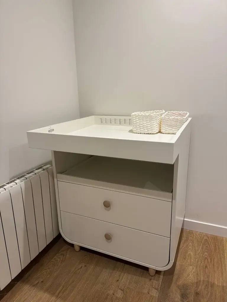 Продам пеленальный комод. Состояние нового. 150€. Район El Grau ( напротив La Marina )