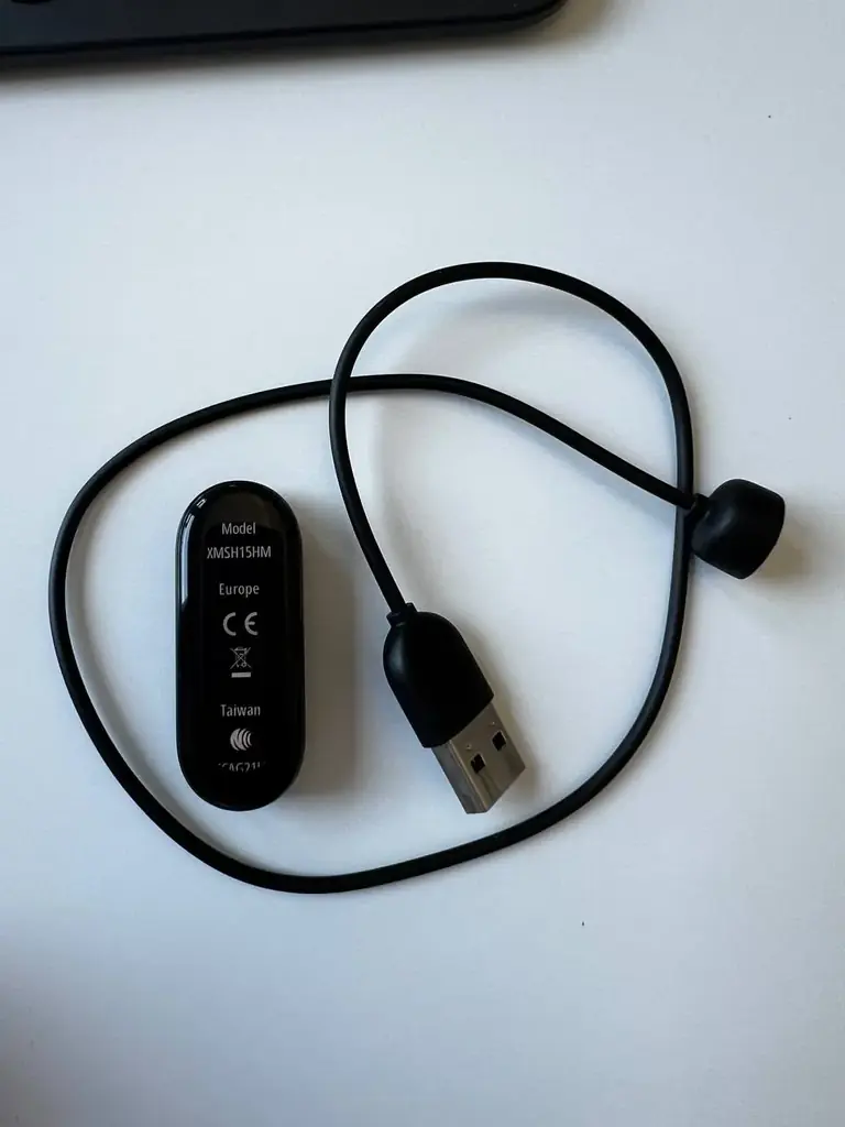 Xiaomi Mi Smart Band 6 в хорошем состоянии. Цветной экран, измерение пульса, анализ сна, спорт режи…