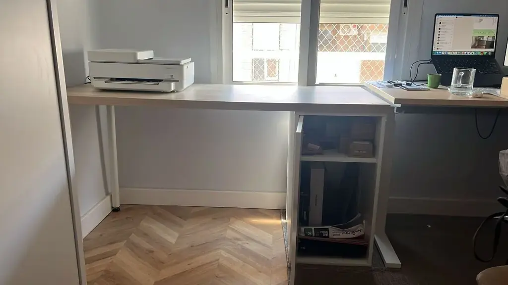 Продам стол. 60 евро район La Saidia