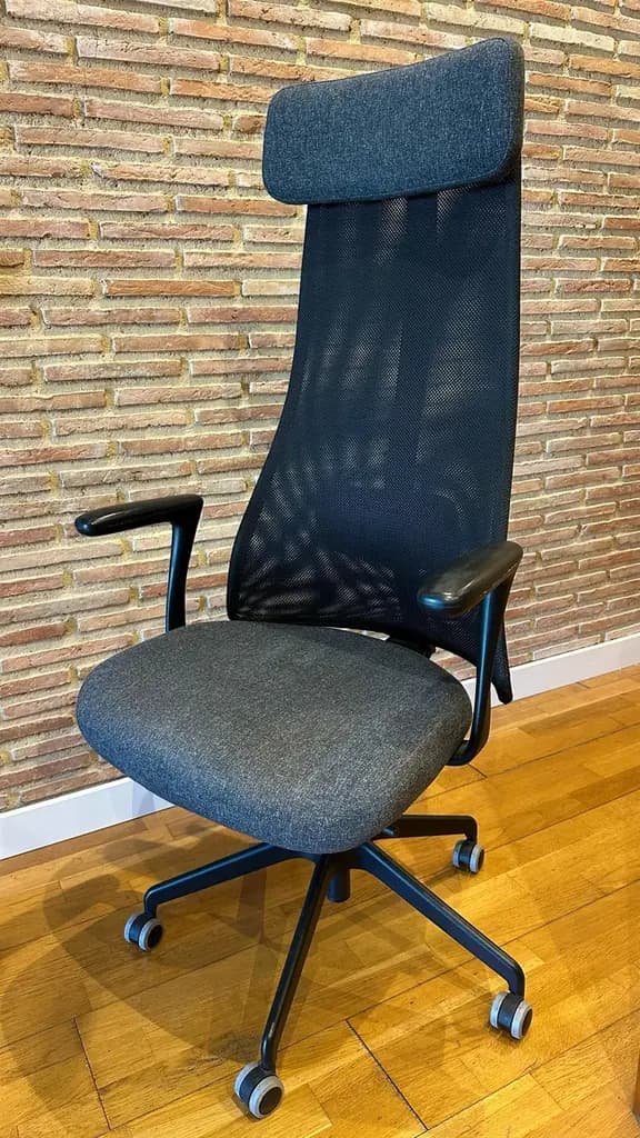 Продаю эргономичное рабочее кресло IKEA JÄRVFJÄLLET. Очень удобное, отлично поддерживает спину при …