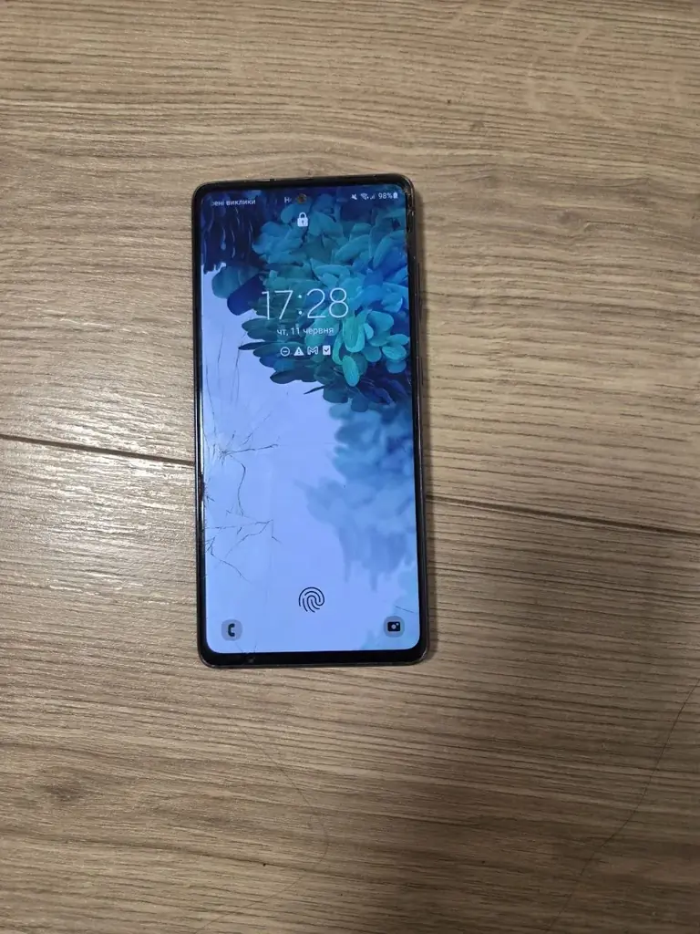 Продам Samsung Galaxy S20 FE.