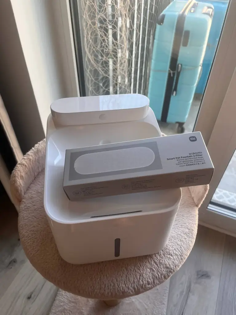 Продам практически новую автоматическую поилку для кота Xiaomi smart pet fountain + зарядка + 2 це…