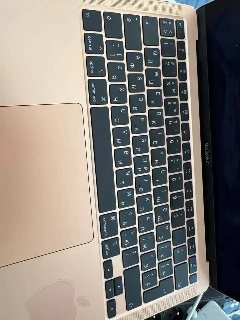 MacBook Air 13 (2020, модель A2179) — как новый