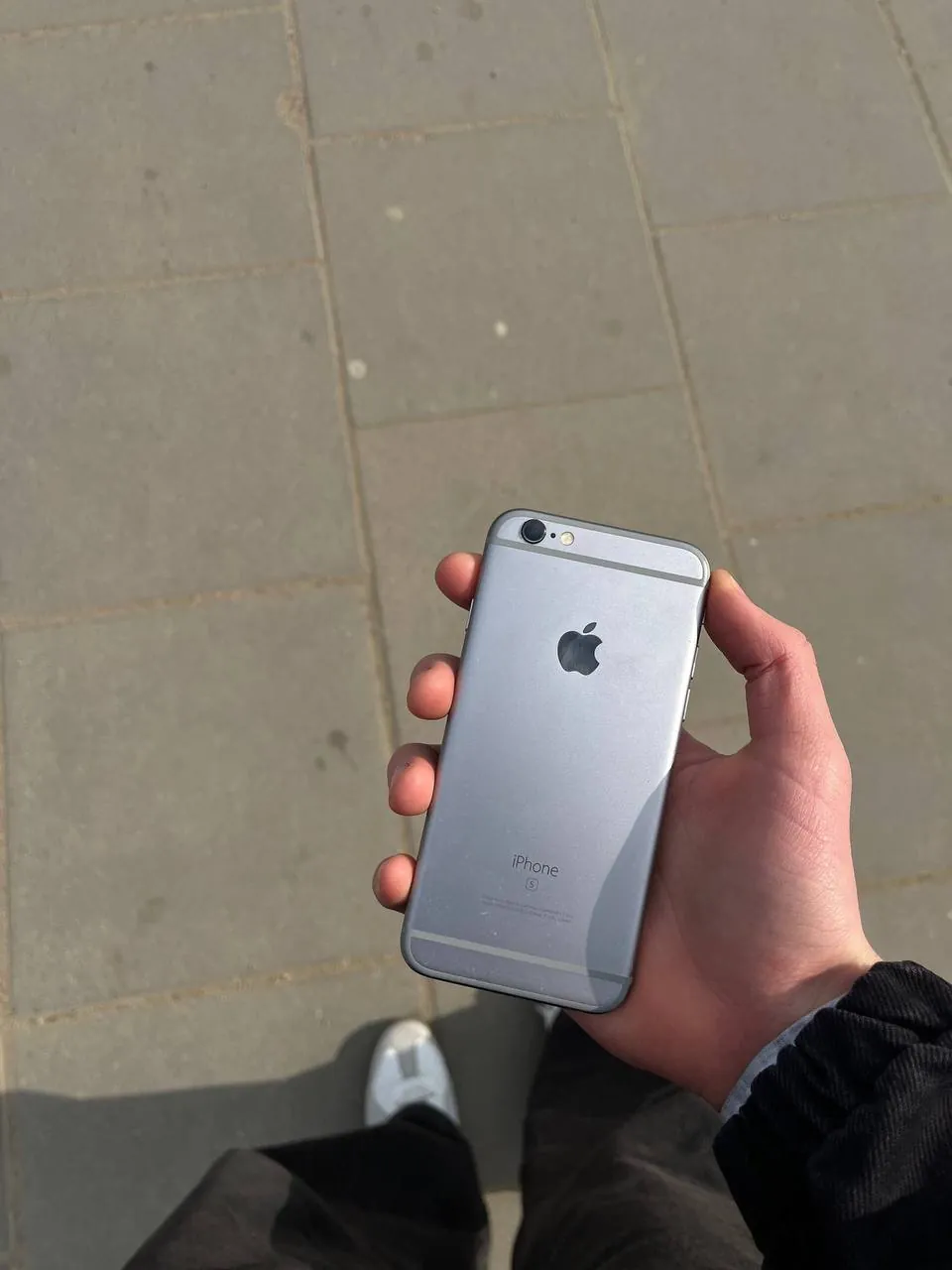 Продам Iphone 6s в отличном состоянии, все работает, батарейка заменена (показывает 100%)