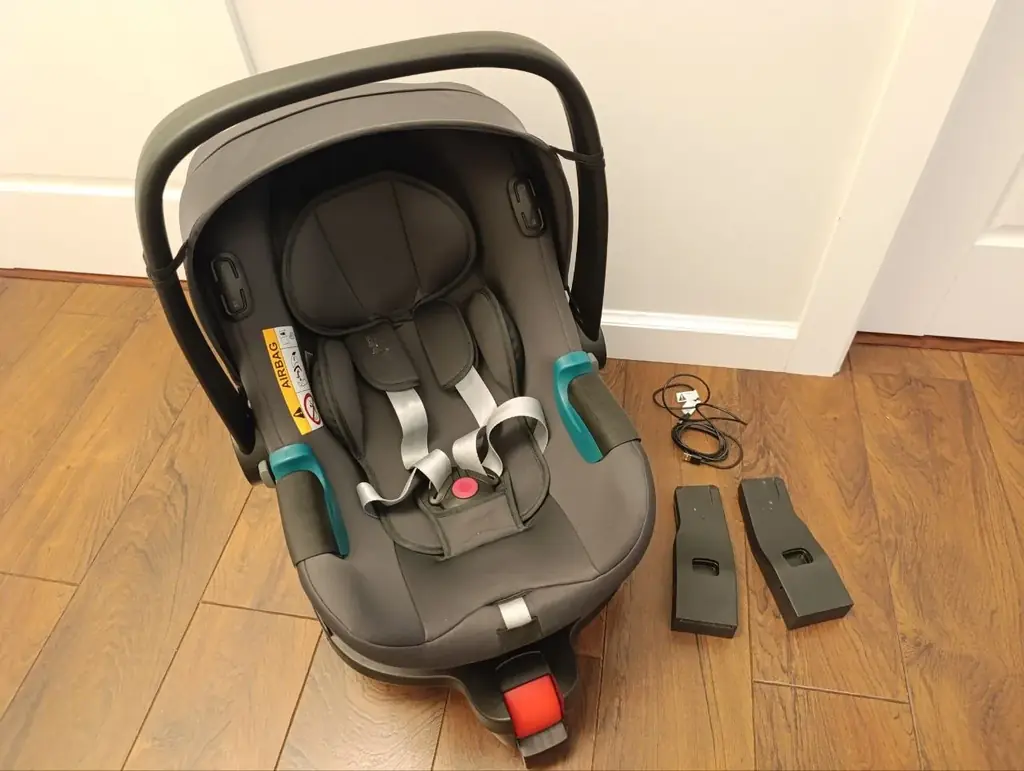 Продам автокресло Britax Römer Baby-Safe iSense + поворотную базу Britax Römer Flex Base iSense + а…