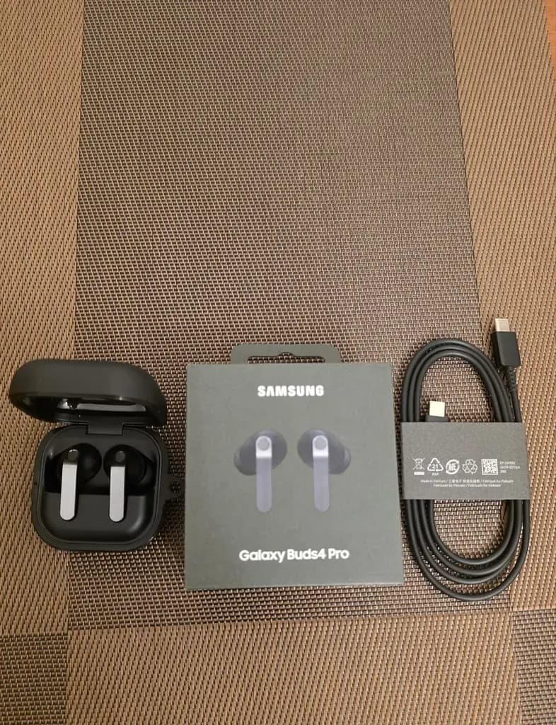 1. Беспроводные наушники Samsung Galaxy Buds 4 Pro