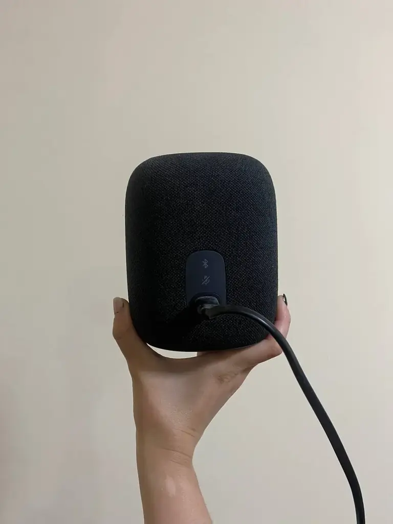 Продаю умную колонку JBL Link Music Yandex