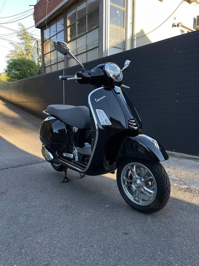 Продаю Vespa GTS 300, 2026 года.