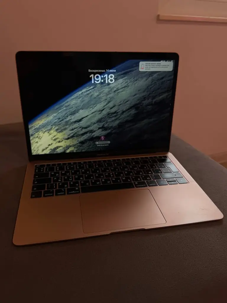 MacBook Air 13” Retina (2019) — 200€