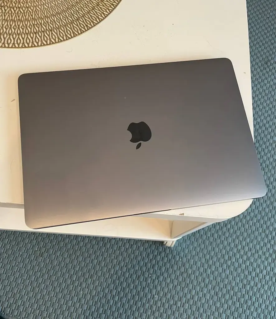 Продам Apple MacBook Pro 13-inch (2019), 8ГБ, 128ГБ.