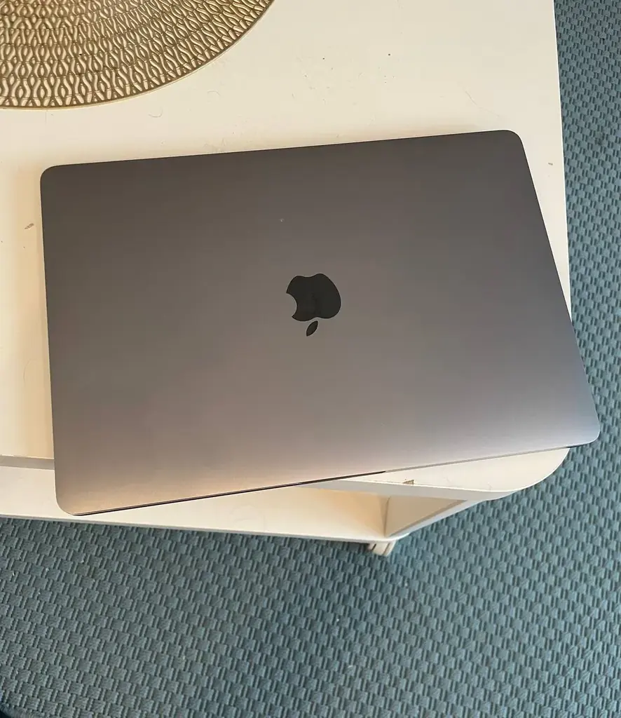 Продам Apple MacBook Pro 13-inch (2019), 8ГБ, 128ГБ.
