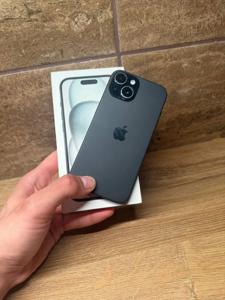 Продам iPhone 15, 128 ГБ, у стані 9/10.