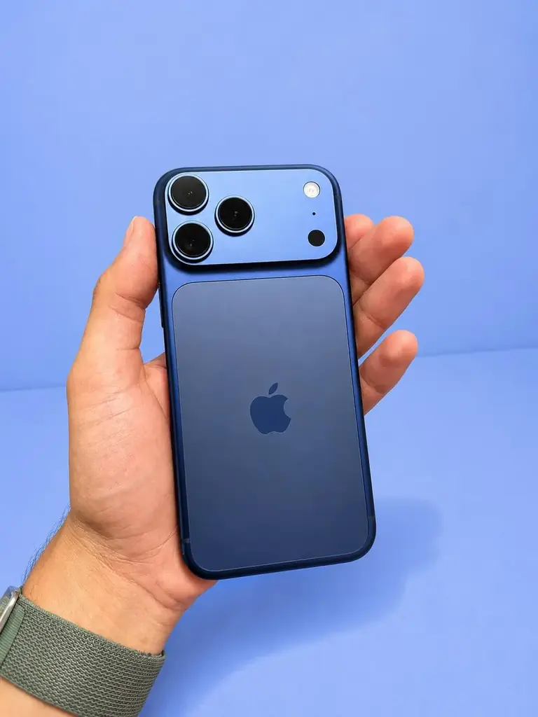 Продам iPhone 17 Pro Max, 256 ГБ, у стані нового. Акумулятор — 100%, лише 20 циклів заряджання. Тел…