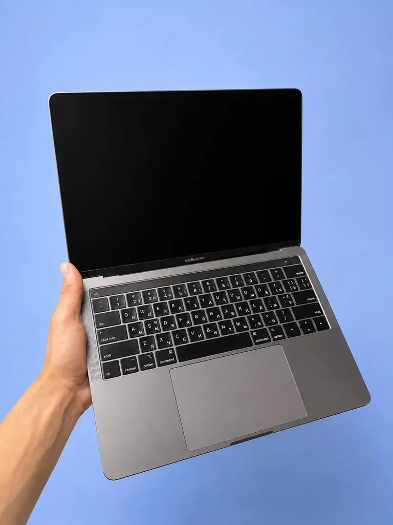 Продам MacBook Pro 13” (2019) Touch Bar, 512 GB у відмінному стані.