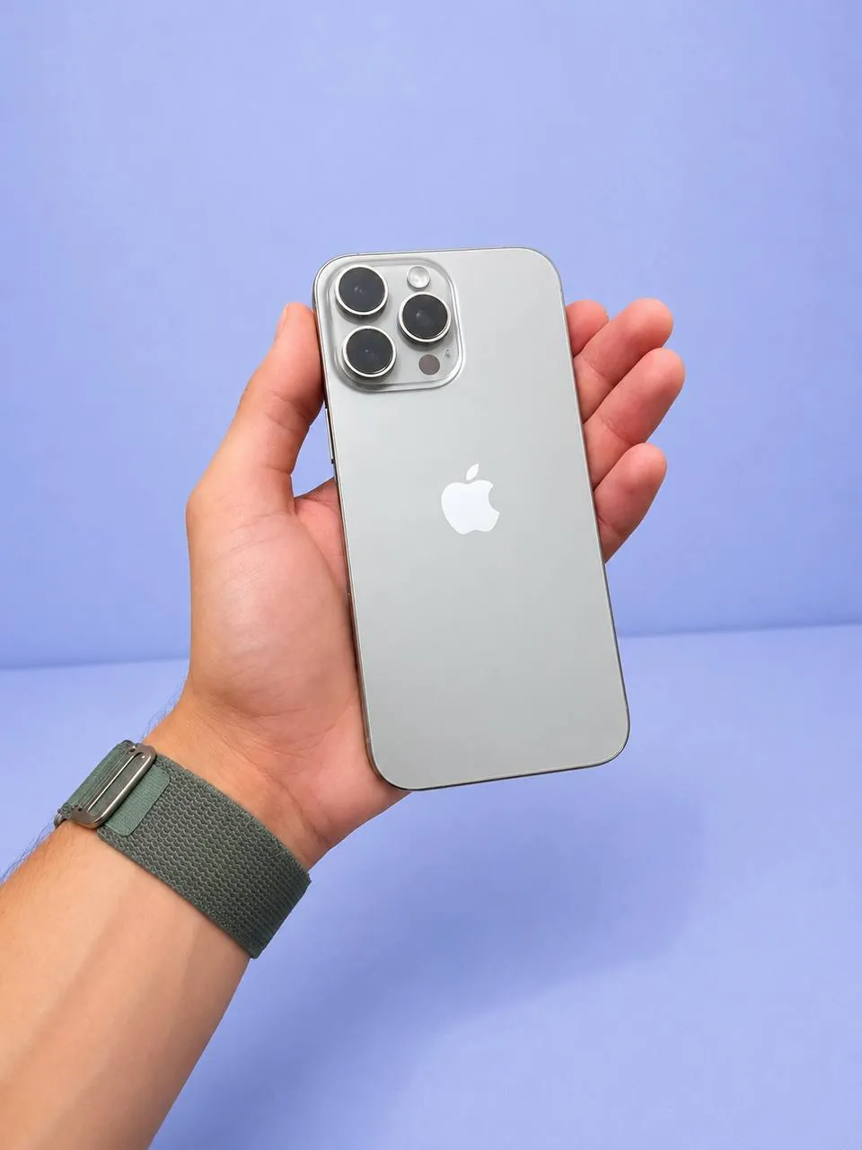 Продам iPhone 16 Pro Max 256 ГБ у стані 9/10.