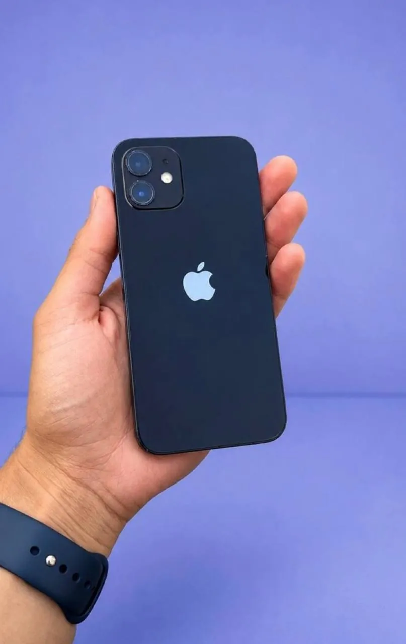 Продам iPhone 12 у стані 9/10.