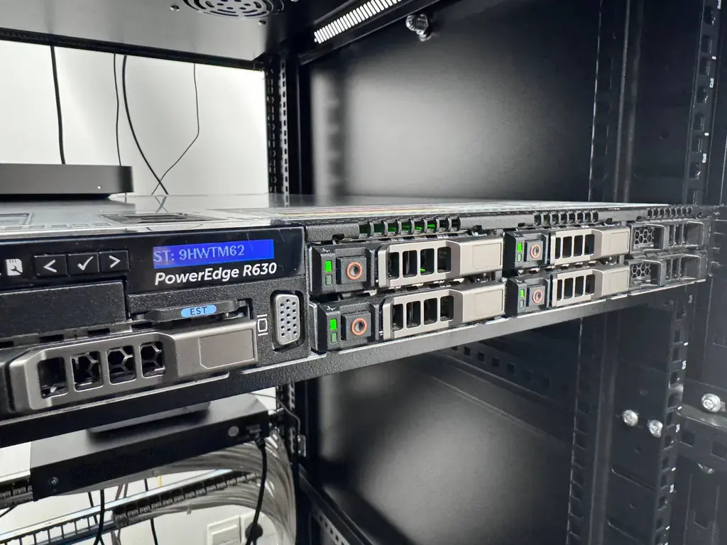 Продается сервер Dell PowerEdge R630 в отличном техническом состоянии. Минимальная наработка, проте…