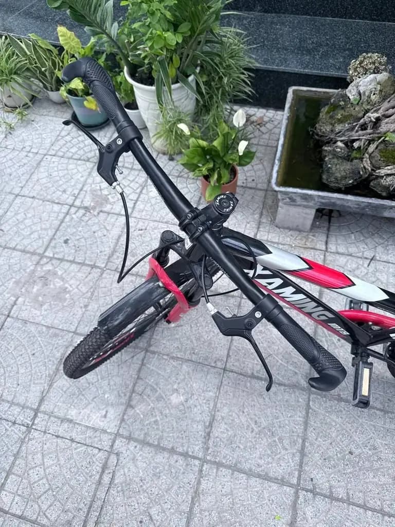 Продаю велосипед и компьютерное кресло.