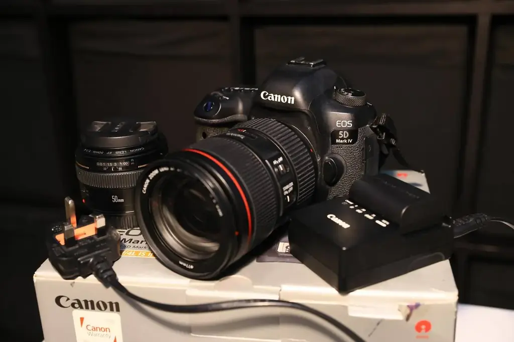 5d mark 4 Canon - 4 .000 aed , 2 objectives including -+ box from the shop from the first owner